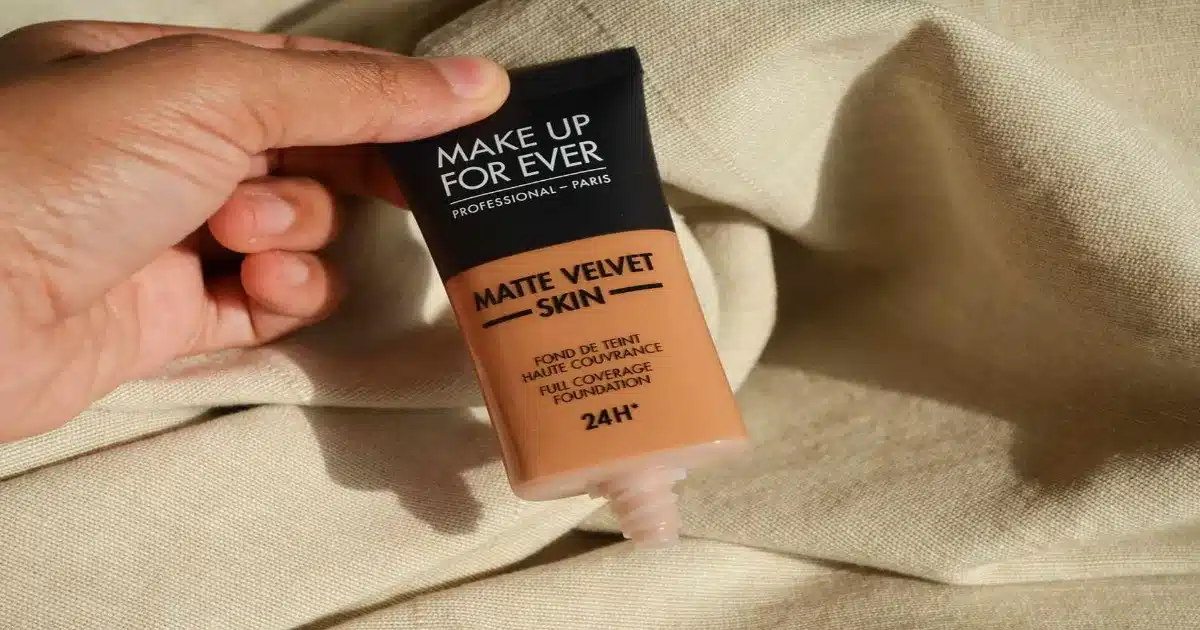 THE BEST FOUNDATIONS FOR THOSE WITH OILY SKIN 1 Best Foundations For Oily Skin